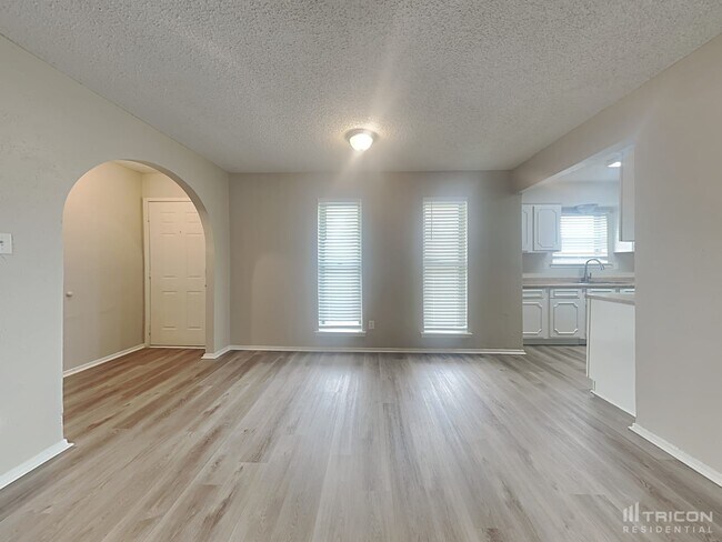 Foto del edificio - 1221 Aldenwood Dr