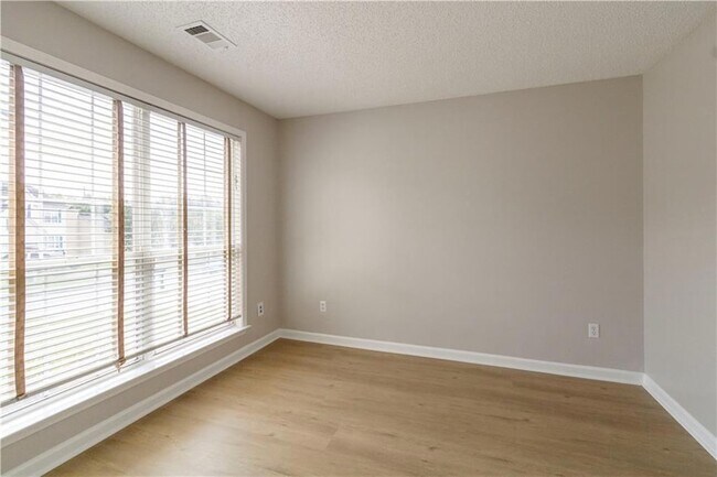 Foto del edificio - 3431 Chastain Glen Ln NE