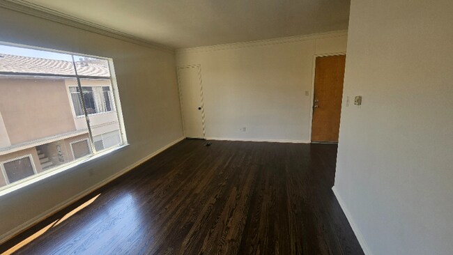 Building Photo - 1629 N Hobart Blvd