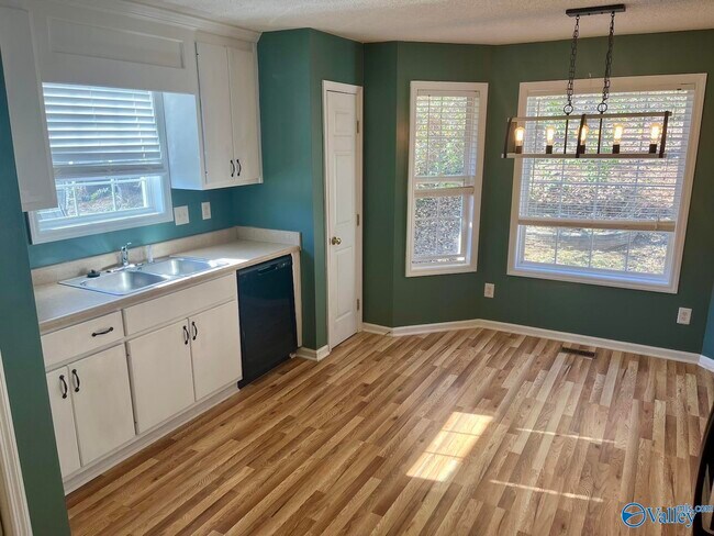 Building Photo - 188 Hollington Dr NE