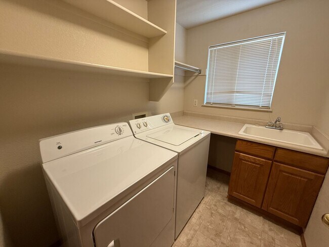 Foto del edificio - Beautiful 3 Bed, 3 Bath Home in Stetson Hi...
