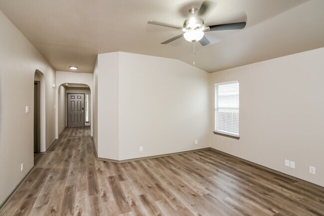 Foto del edificio - 316 Hummingbird Dr