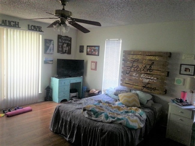 Building Photo - Pecos Duplex