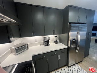 Foto del edificio - 723 Palisades Beach Rd
