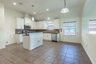 Building Photo - 23611 Starbridge Lake Ln