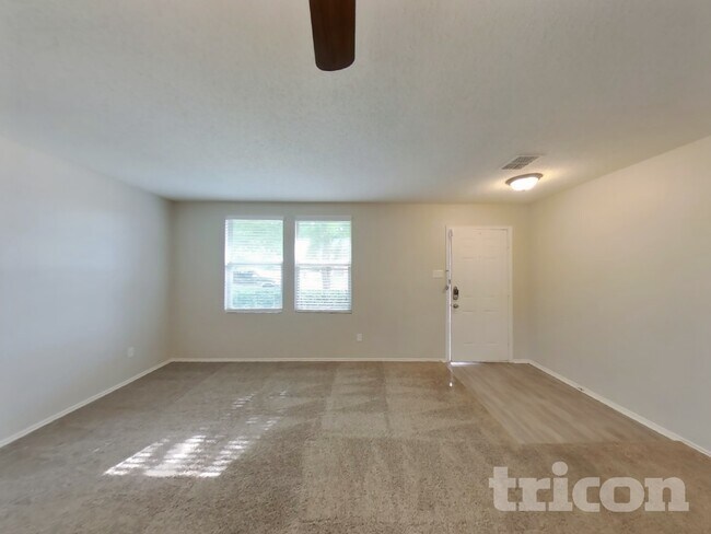 Foto del edificio - 5021 Village Stone Ct