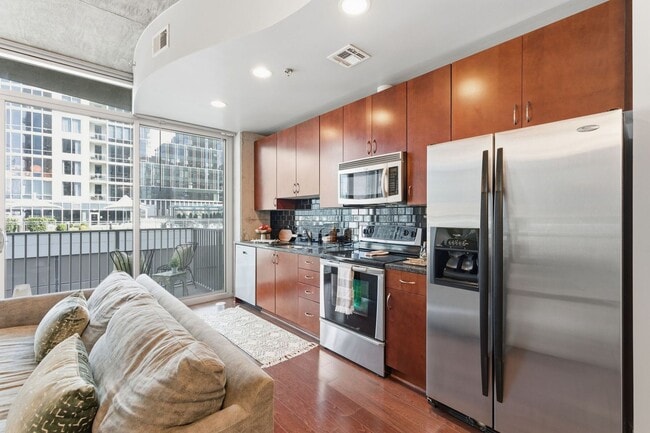 Photo - AVAILABLE NOW. 9th Floor of Encore Bldg Downtown Nashville. One Bed One Bath. Resort style amenit... Apartment