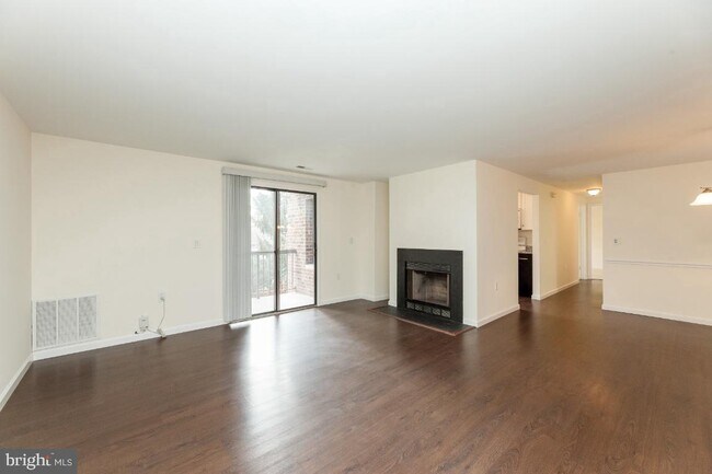 Building Photo - 18040 Chalet Dr