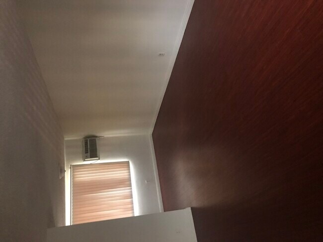 Foto del edificio - 10510 Woodbine St