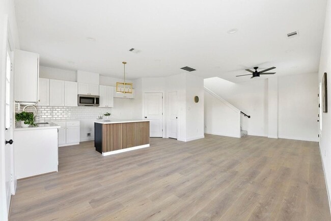 Foto del edificio - 6417 Eastland St