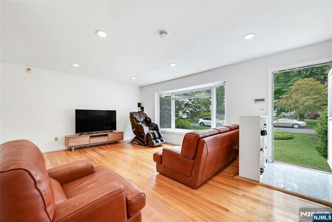 Foto del edificio - 357 11th St