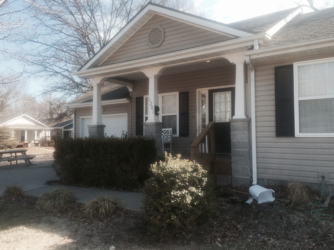 1201 S Smelter St, Pittsburg, KS 66762 Apartments in Pittsburg, KS