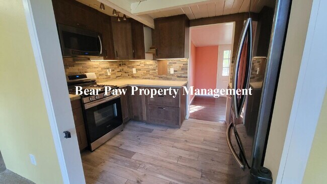 Foto del edificio - "Charming 2-Bedroom Retreat in Beautiful B...