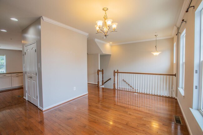 Building Photo - Lovely 3 BR/2.5 BA Townhome in Hanover!