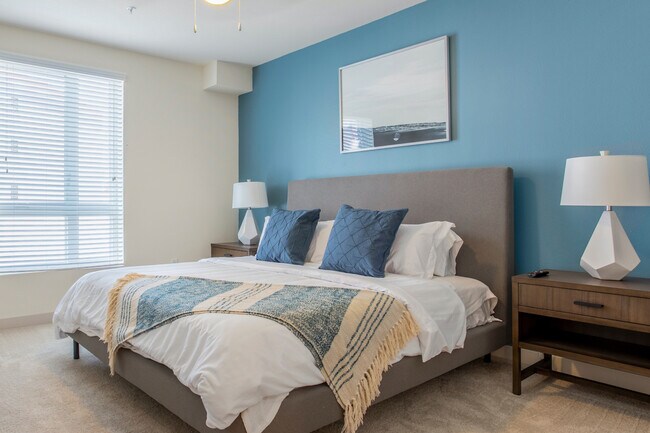 Building Photo - 710 N El Centro Ave