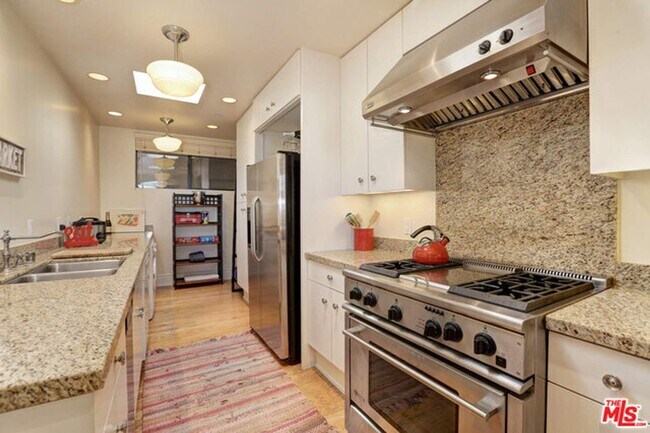 Foto del edificio - 311 Ocean Ave Ext