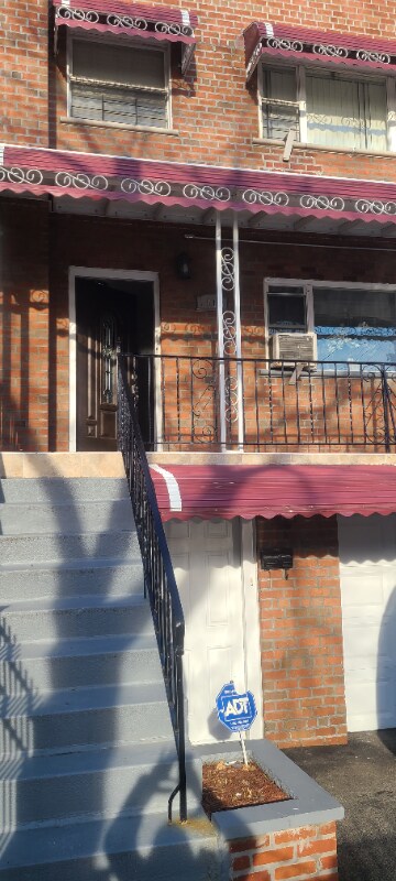 Foto del edificio - 1015 E 223rd St