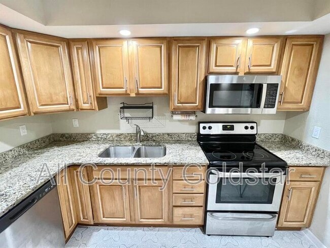 Building Photo - 19505 Quesada Ave