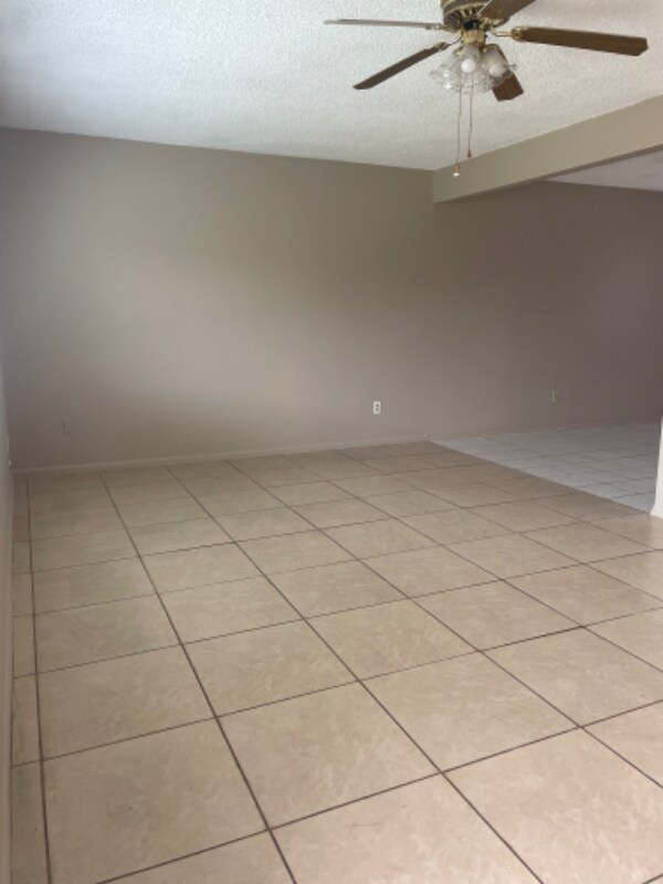 Foto del edificio - 1997 W Houston Ave