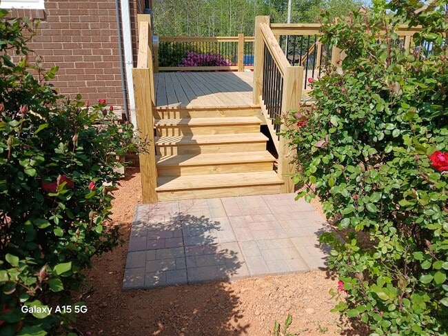 Rear Deck - 4008 Lebanon Rd