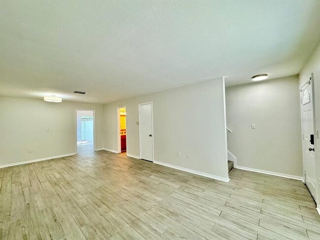 Building Photo - 601 S Albany Ave