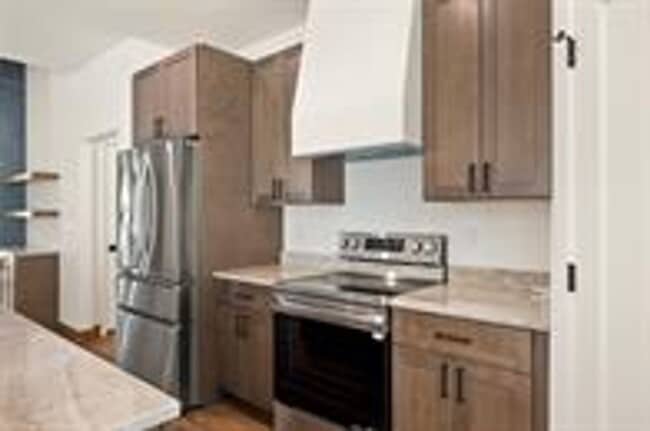 Building Photo - 4bed/2bath house on Village Greens Golf Co...