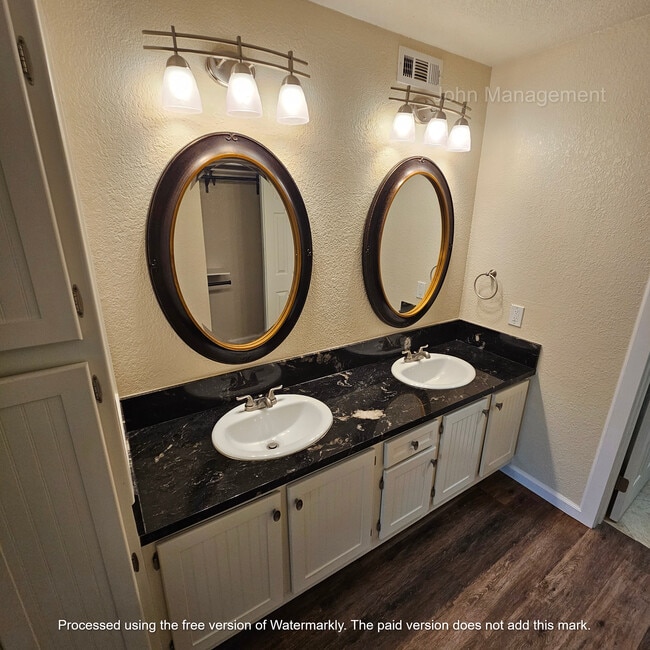 Main Bedroom Vanity - 1918 Via Las Palmas