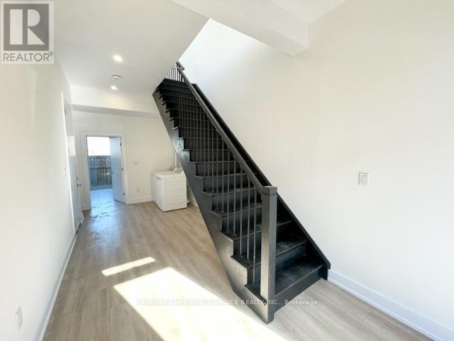 Building Photo - 29 Summersides Mews