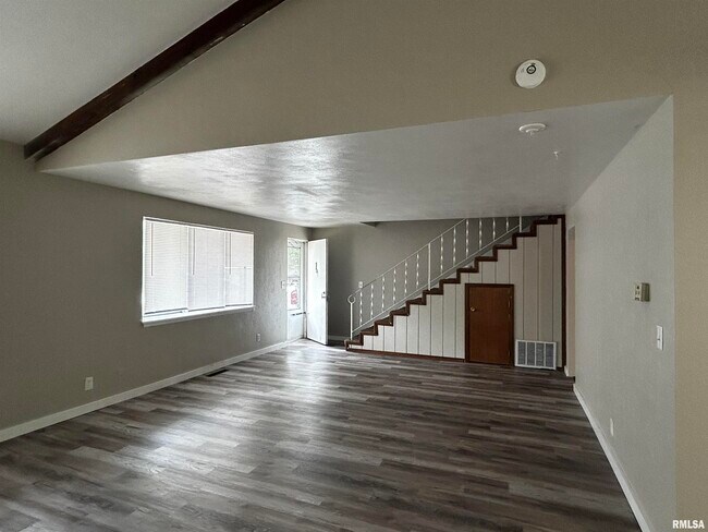 Foto del edificio - 760 E Shore Dr