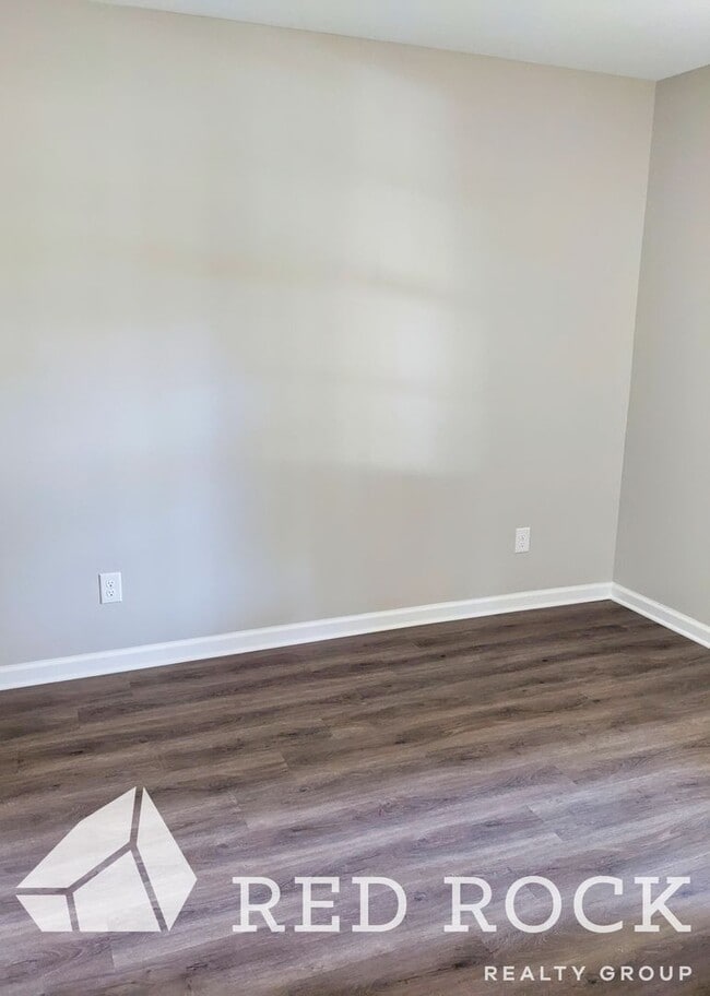 Interior Photo - Chanticleer Apartments