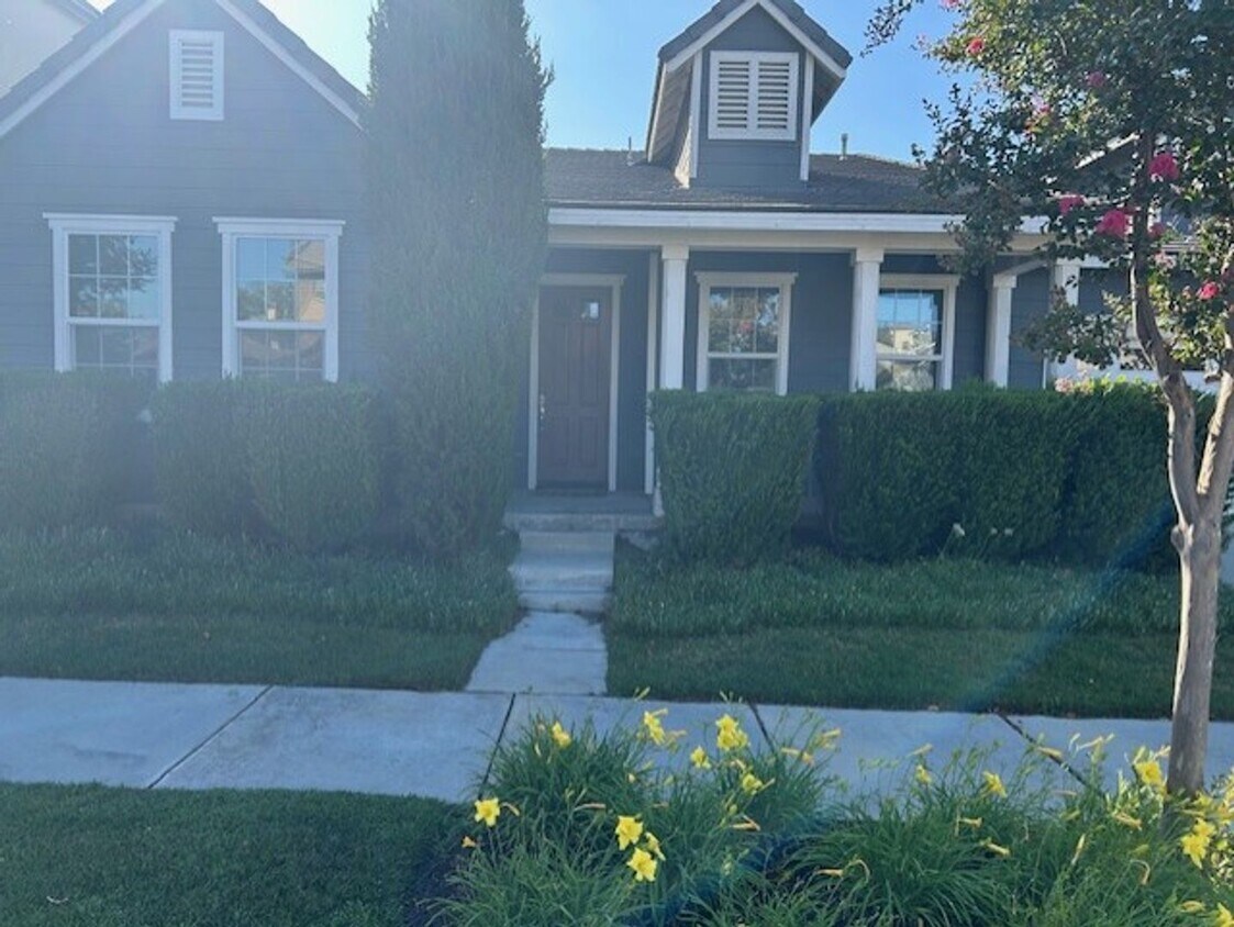 Primary Photo - 40352 Charlesburg Dr