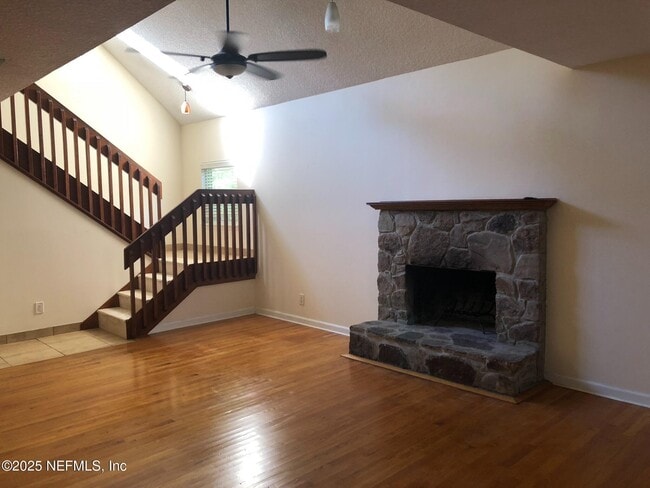 Building Photo - 1115 Hamlet Ct