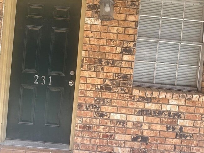 Foto del edificio - 231 W Esplanade Ave