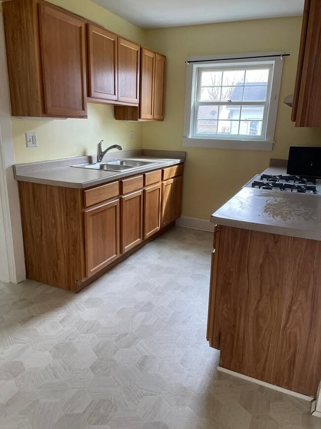 Kitchen - 115 S Wisconsin St