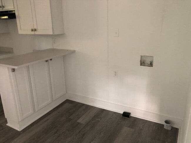 Foto del edificio - 2083-2085 W Meeting St