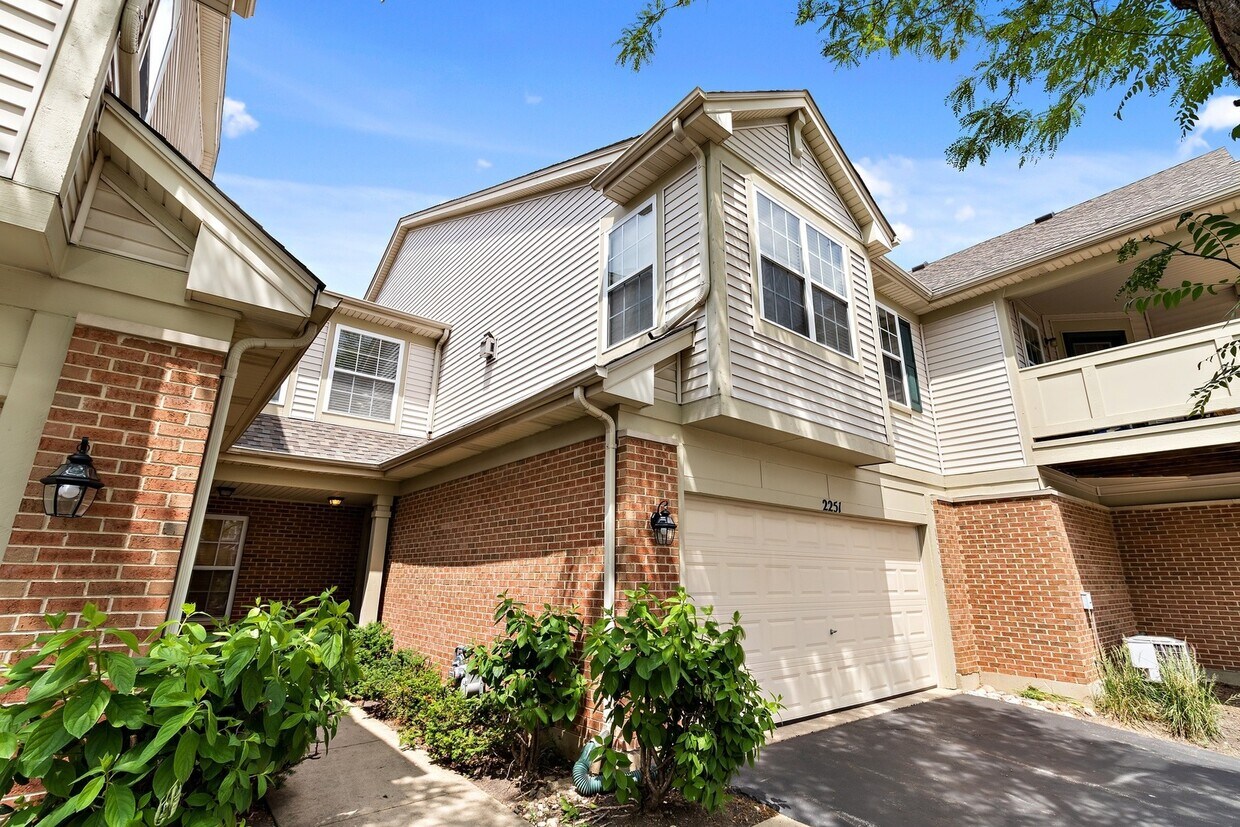 2251 Rockefeller Dr Unit 2251, Geneva, IL 60134 Condo for Rent in