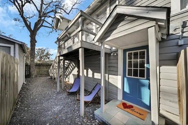 Photo - 1135 Woodland St House