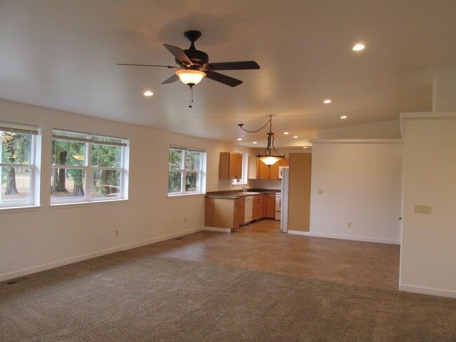 Building Photo - 3 Bedroom House in Burlington