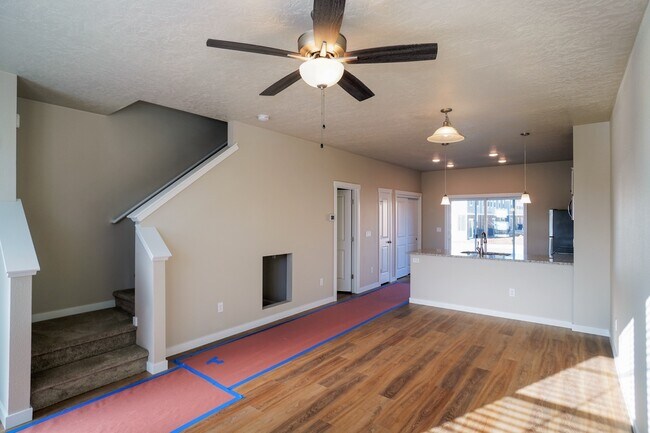 Building Photo - 5928 S Jessenia Ln