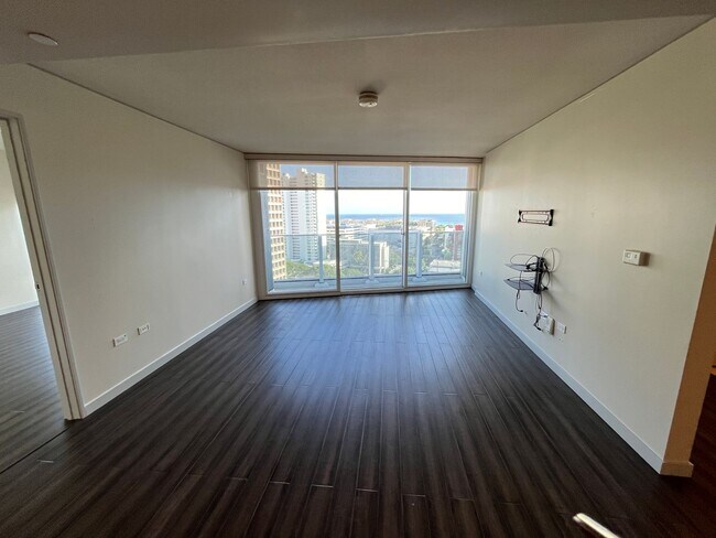 Foto del edificio - Moana Pacific (Honolulu/Ala Moana) 2 bedroom + den with central AC and 2 covered parking