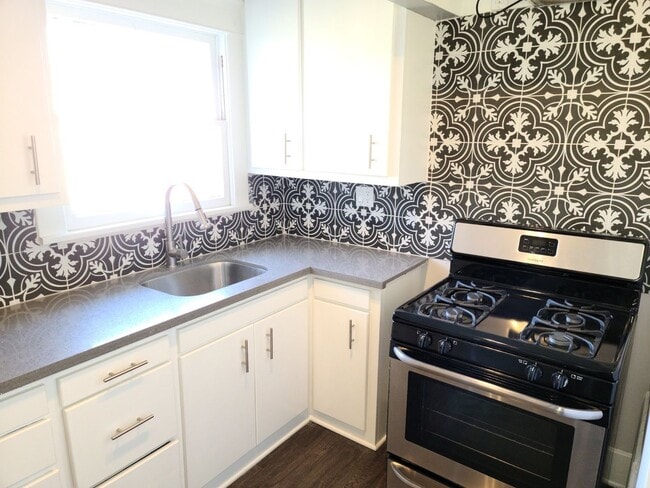 Interior Photo - 3720-3722 San Fernando Rd