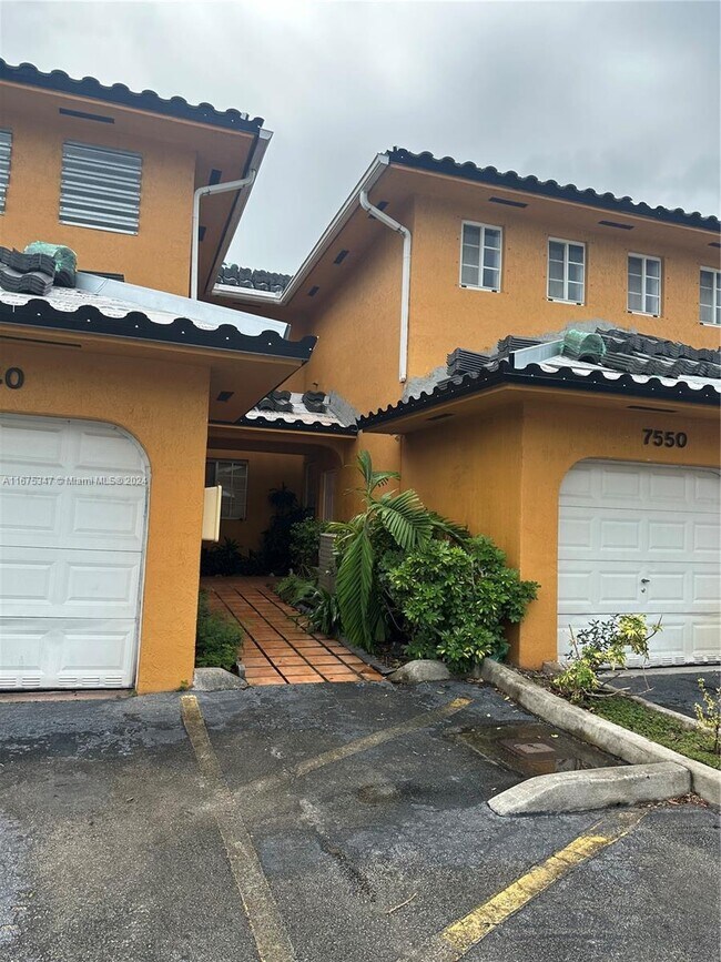 Foto del edificio - 7550 NW 175th St
