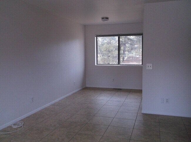 Building Photo - 45 S Pinegrove Rd