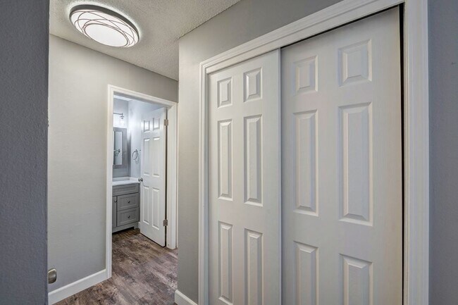 Foto del edificio - Juniper Garden Apartments