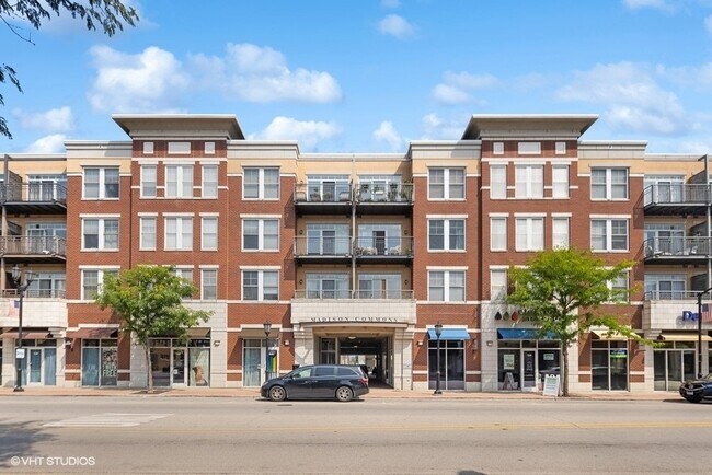 Foto del edificio - 7243 Madison St