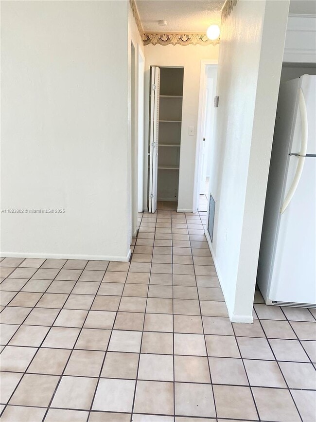 Foto del edificio - 6154 SW 38th St
