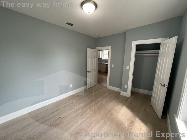 Building Photo - Somerville/Davis Square 4 Bedroom, 2 Baths