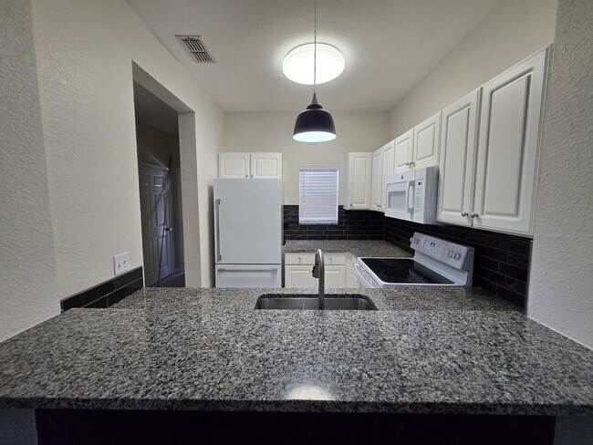 Foto del edificio - 1 Bed / 1.5 Bath – Magnolia Place | 2-Story Unit in GREAT LOCATION!