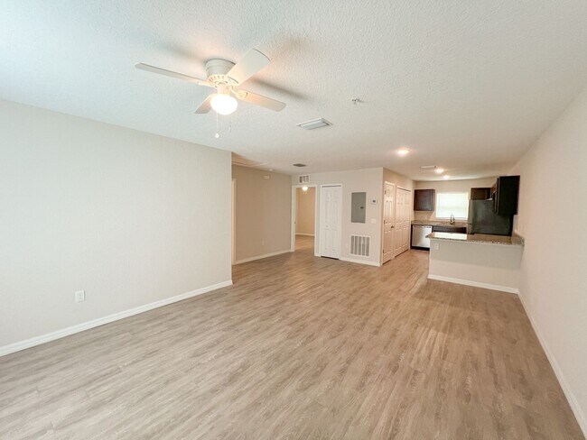 Building Photo - Adorable 2 Bedroom - 2 Bath Apartment Home...