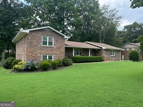 Building Photo - 2653 Club Valley Dr NE